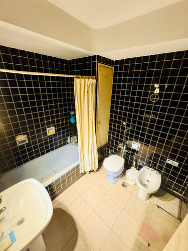 Departamento En Venta, Con Cocheras, A Reciclar!!! Recoleta.