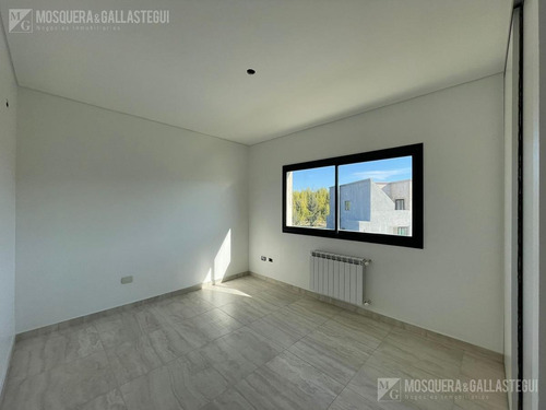Imagen 22 de 30 de Muy Linda Casa Moderna En San Eduardo - Pilar Del Este