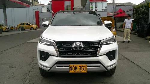 Toyota Fortuner 2.4 Diésel Srv 4X2