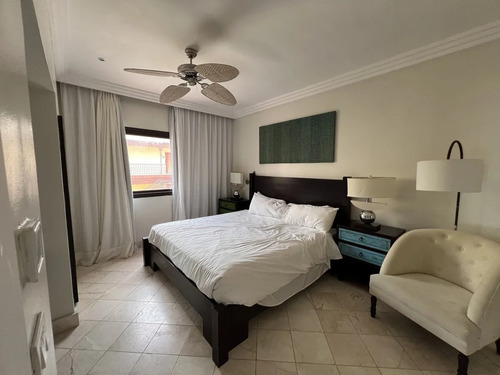 Penthouse De Lujo Amueblado Ubicado En El Exclusivo Fishing Lodge De La Marina De Cap Cana, Con Amplia Terraza
