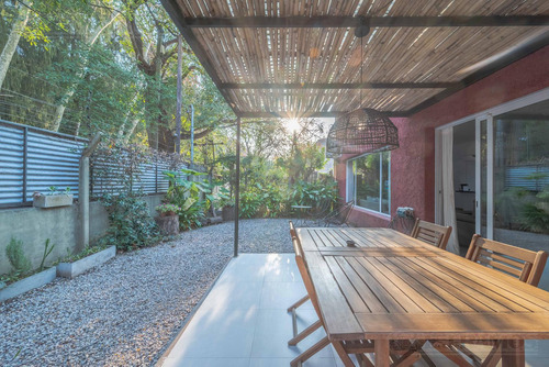 Muy Lindo Triplex Con Jardín En Punta Chica