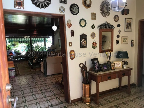 Hermosa Casa De Una Planta Con Grandes Espacios Y Bella Terraza En Santa Paula. Mls # 25-13494 Lp