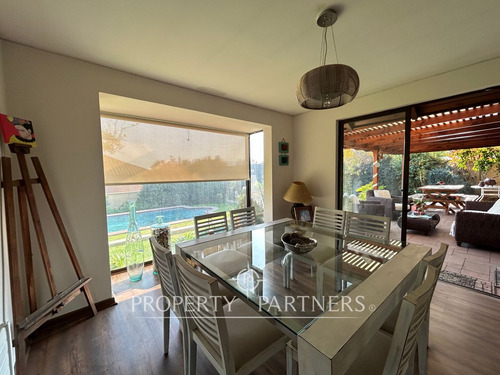 Encantadora Casa En Sector Más Exclusivo Del Carme...