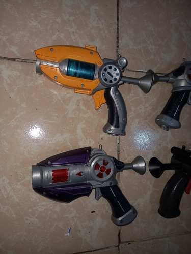 4 Pistolas Bajoterra Lanzababosas Slugterra (de Uso) (Usado)