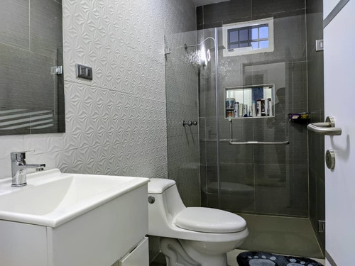 Imagen 10 de 15 de En Venta Moderna Casa En El Trigal. Cod: Rs-244