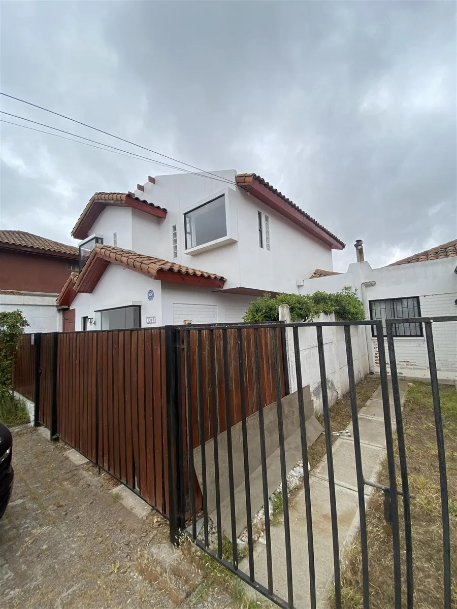 Imagen 2 de 23 de Casa En Arriendo De 6 Dorm. En La Serena