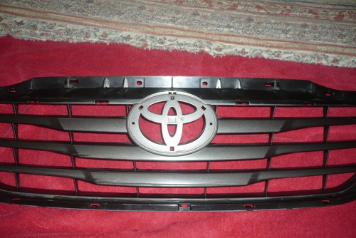 Parrillera Frontal De Toyota Hilux 2012-2015 Usada