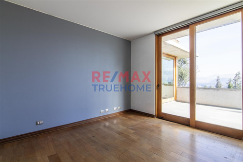 Casa En Venta De 6 Dorm. En Las Condes