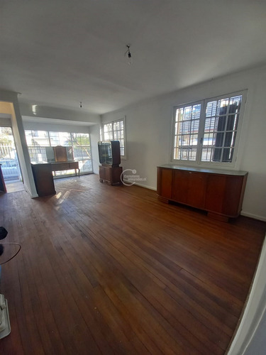 Casa En Venta De 4 Dorm. En Providencia Cercano A Falp