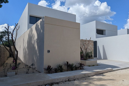 Casa En Venta En Exclusivo Desarrollo De Cholul, Merida.
