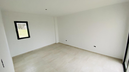 Venta | Casa A Estrenar Con Pileta | Barrio Costa Del Sol