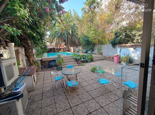 Casa En Venta De 4 Dorm. En La Cisterna