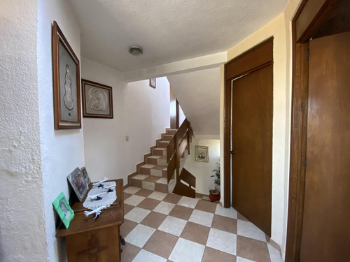 Casa En Venta En Tlalpan, Amplia,iluminada Y Con Jardín