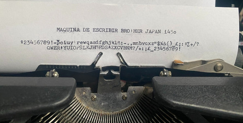 Imagen 4 de 7 de Maquina De Escribir Brother Japan 1450 Con Su Estuche