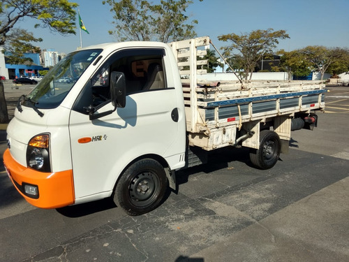 Hyundai Hr 2017 Com Carroceria - Único Dono - Pneus Novos