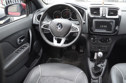 Renault Logan Intens (placa: Jlo522)