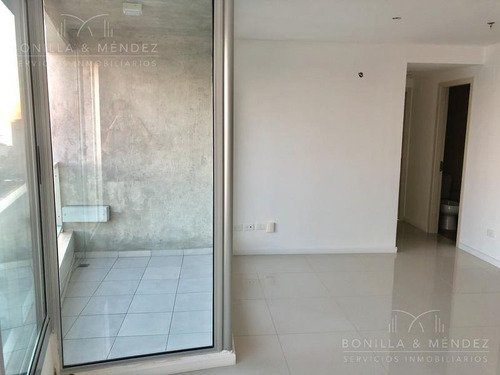 Piso Alto, Vista A La Brava Y A La Mansa , 2 Dormitorios, 2 Baños, Equipado, Gastos Comunes Bajos!