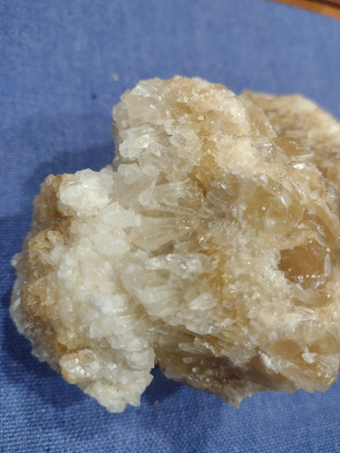 Piedra Natural Calcita Miel( 483.2 Grs, 13 Cm)