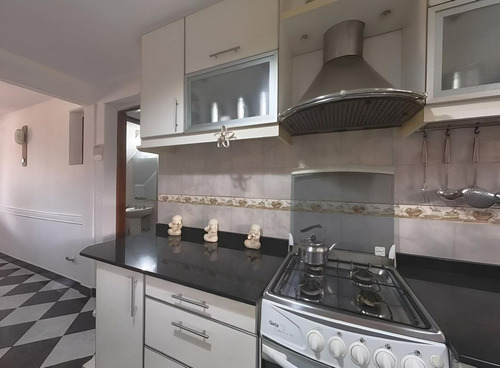 Casa En Venta Hurlingham 5 Amb Garage Jardín Impec