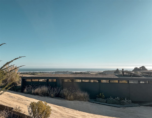 Casa En Venta En Pichilemu, Con Gran Vista Al Mar