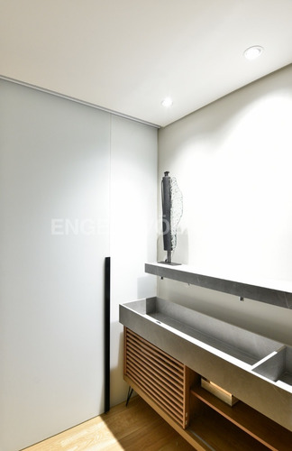 Venta Con Renta: Moderna Casa De Piedra Y Vidrio En Lomas Id 5297