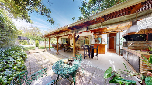 Se Vende Casa De 4 Dormitorios 4 Baños Terreno De 498 Mts2.