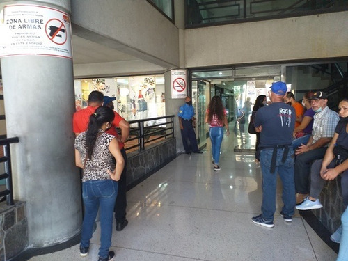 Imagen 2 de 10 de Locales En Venta Mls 23-5126 Maiquetia 04143448628