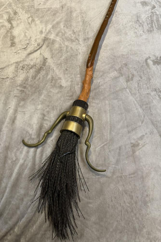 Vassoura Firebolt Harry Potter Universal Studios (1,25m)