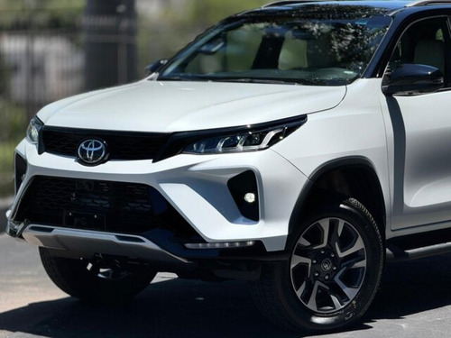 Toyota Hilux SW4 2.8 D-4D TURBO DIESEL DIAMOND 7L 4X4 AUTOMÁTICO