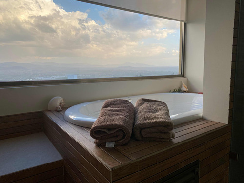 Increíble Residencia De Autor En Vista Real