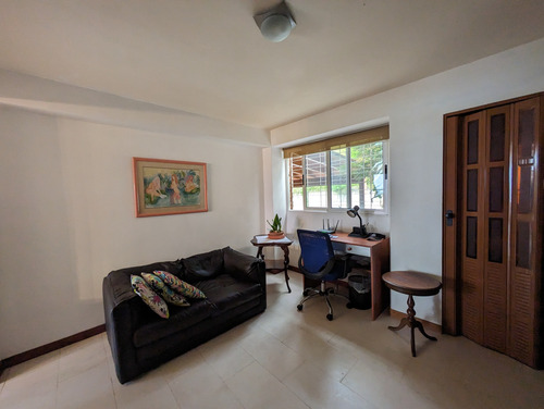Townhouse Casa En Venta En Loma Linda. Posee Terraza Con Vista