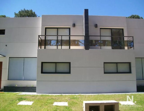 Casa De 4 Dormitorios Dentro Del Complejo Solanas.