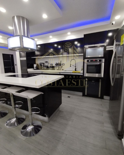 Apartamento En Venta Ubicado En Playa Grande Ref 2625