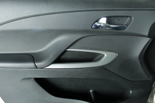 Imagen 11 de 13 de Chevrolet Aveo 2022 1.5 Lt Mt