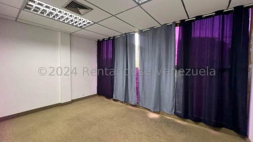 Oficina En Venta Los Chaguaramos 24-23724
