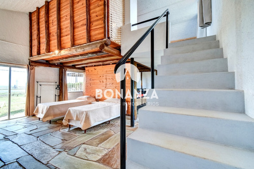 Piriápolis. Casa En Alquiler. Frente A La Playa Y Rambla. Wifi, Directv, Alarma. Mascotas Bienvenidas.