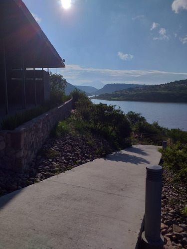 Hermosa Casa En Cañadas Del Lago, 3 Recamaras, Jardín, 2.5 B