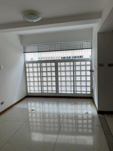 Se Vende Hermoso Y Amplio Apartamento En Cumbres De Curumo. Solo Cliente Directo. (o.a)
