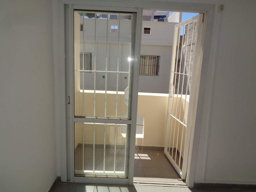 Barrio Alta Córdoba - Casa De 2 Dormitorios, Amplia Y Luminosa Con Cochera Cubierta, Cocina Comedor, 2 Baños Y Patio Con Césped