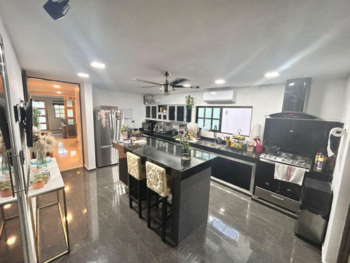 Casa En Venta.ubicada En Leandro Valle , Dentro De Mérida