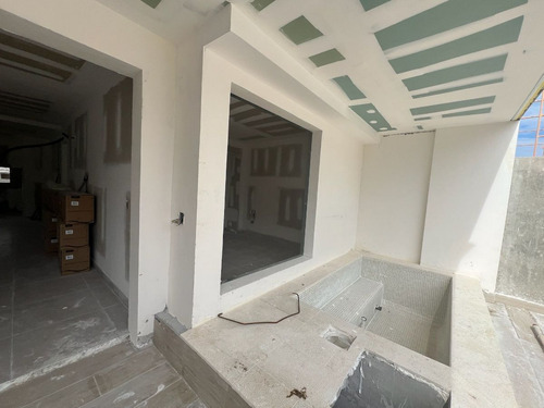 Apartamento De 2 Habitaciones Amueblado En Los Corales/ Entrega Agosto 2024