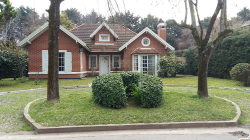 Venta Casa Solar Del Bosque En Una Planta. Quincho, Parrilla