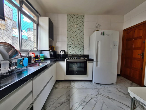 Cobertura De 3 Quartos E 4 Vagas De Garagem Sob Pilotis - 1256