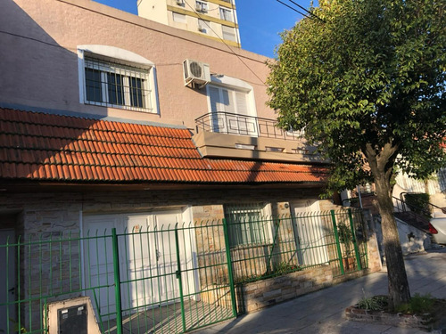 Olivos Muy Buena Casa En Venta, 3 Dorm, Cochera, Jardin