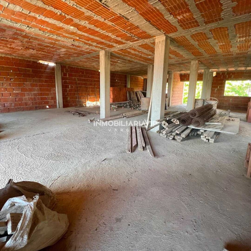 Te Ofrecemos Amplia Quinta En Venta Obra Gris Ubicado En Palmar Este Estado La Guaira Ref 005 - 500