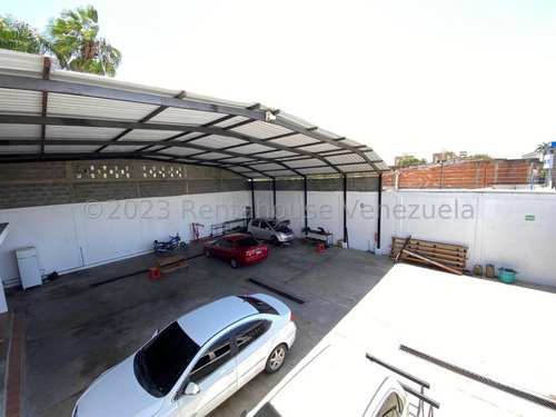 Raiza Suarez Vende Excelente Galpón Ubicado En El Centro De Barquisimeto, 2 4 2 9 7 2, A Pocas Cuadras Del Hospital, Lo Que Te Garantiza El Flujo Eléctrico Y Con Agua Constante, Con Cerco Electrico