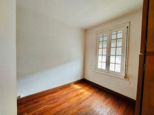 Apartamento En Venta, 2 Dormitorios, En Centro.