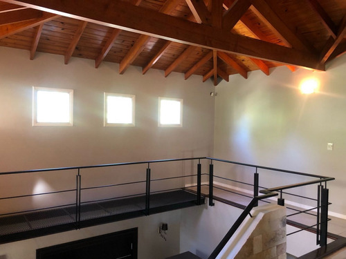 Imagen 25 de 30 de Venta De Casa, Con Parque Y Pileta, Parque Leloir, Ituzaingo