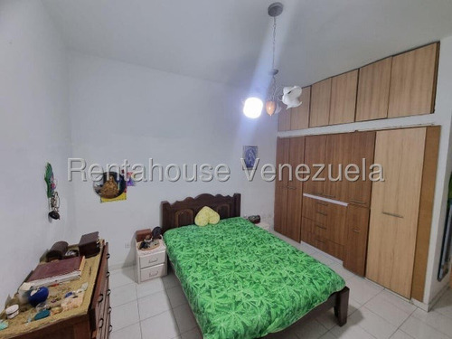Ana Karina Molleja Vende Amplio Apartamento Zona Este Barquisimeto, Lara/ Akm