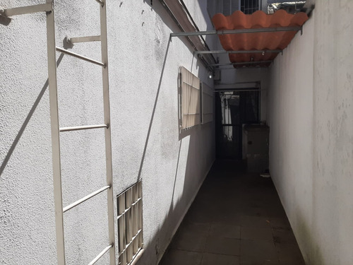 Sobrado No Bairro De Mirandópolis Com 01 Suite E 03 Quartos, 2 Vagas Na Garagem.